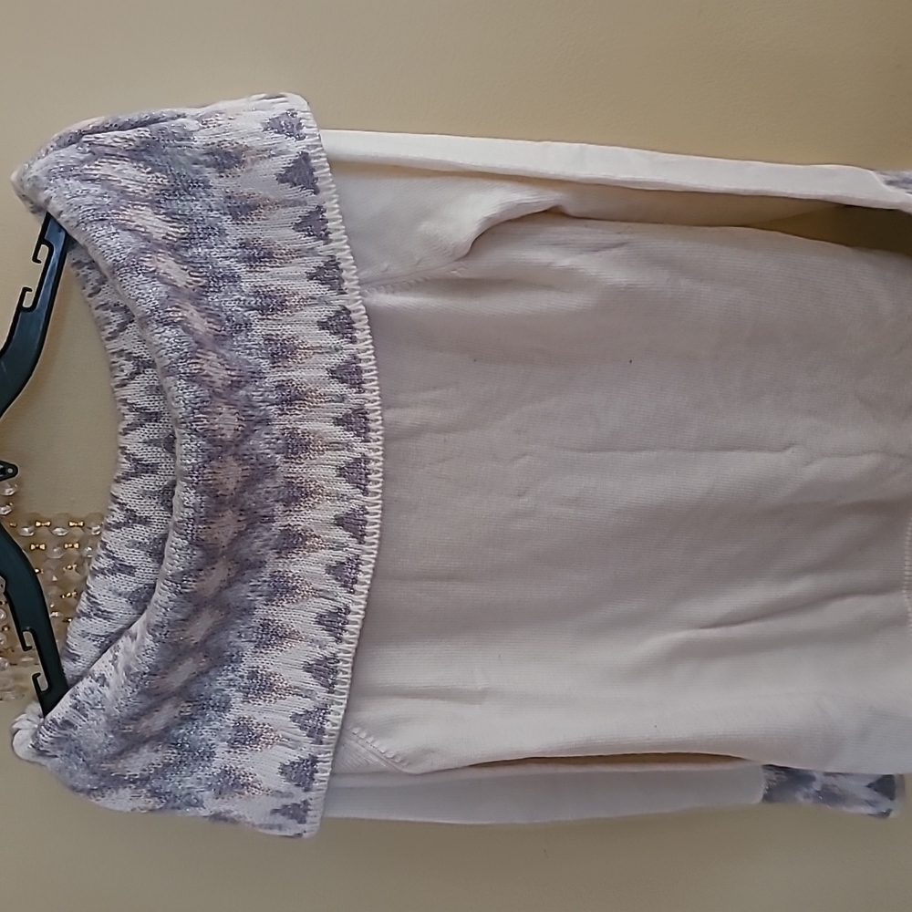 Beautiful warm winter holiday sweater.